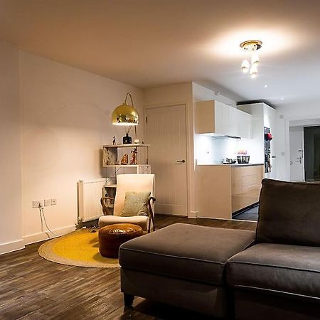 Exquisite Cozy House, Close To Train Station And Amenities Harold Wood Bagian luar foto